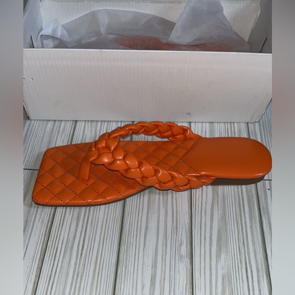 Orange flats - Picture 2 of 2